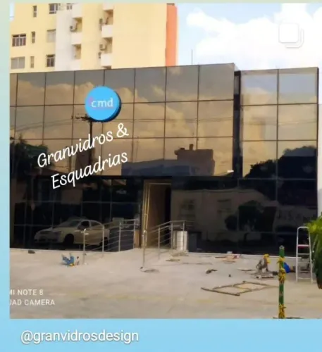 Blindex, cortina de vidros, corrimão em inox, espelhos e Esquadrias de aluminio