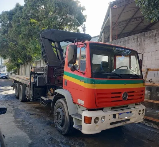 Mb 17 23 truck no chassi ano 2001. 