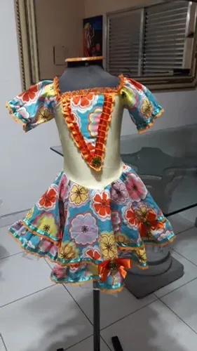 Vestido para Festa Junina tamanho P.M.G CORPO EM ROSA, AMARELO E AZUL