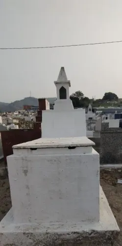 JAZIGO NO CEMITÉRIO DO MURUNDU - PADRE MIGUEL - RJ