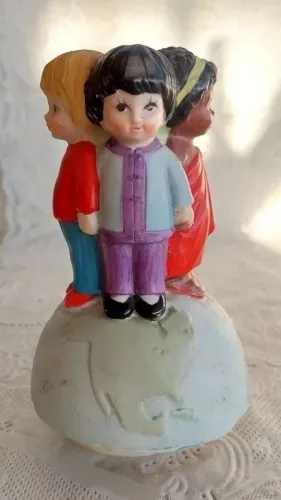 Caixa De Música Children Of The World Music Box Por Brockman
