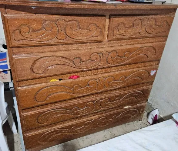 Cômoda de Madeira maciça 