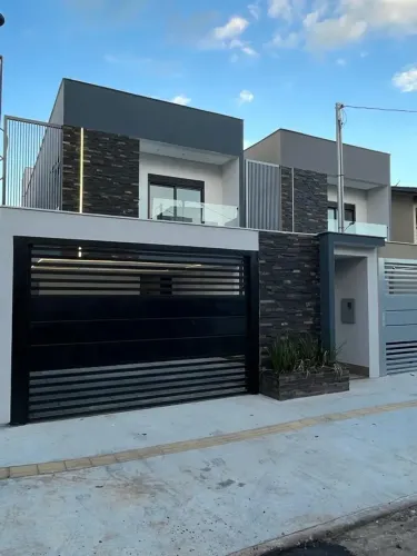 Sobrado alto padrão novo, 3 suites, 4 vagas, 215 m² melhor localização do Jd. Atlantico