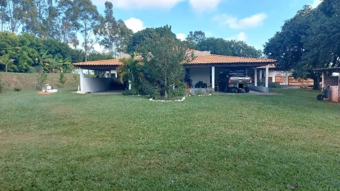 VENDE SE UM SITIO EM CAJURU SÃO PAULO.