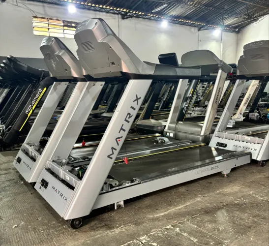 Esteira Profissional MATRIX TM 522 Modelo T1x Painel Multifunções Sistema Avançado