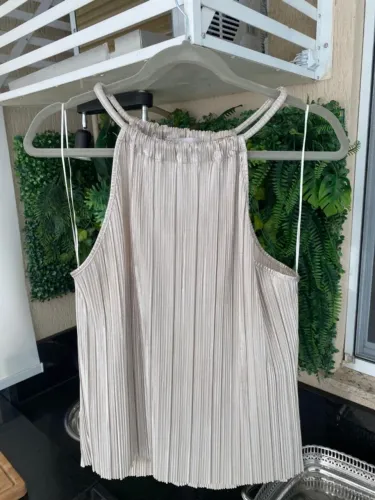 Camiseta dourada lindíssima em ótimo estado!