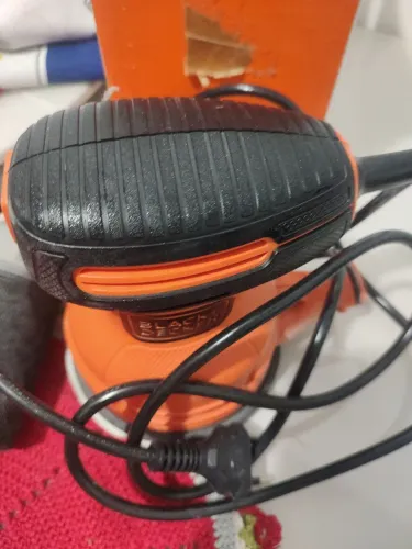 Lixadeira Roto Orbital Black+Decker 200W