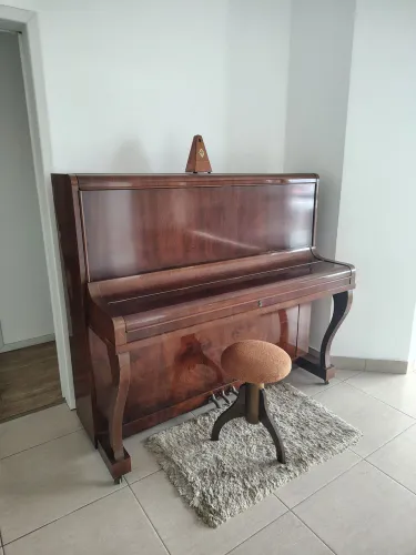 Piano ESSENFELDER Vertical Clássico