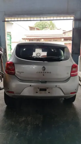 Sucata pra retirada de peças Sandero 15 