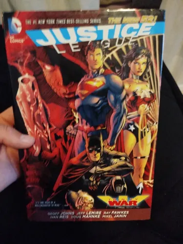 The News 52! Justice Leangue Trinity war