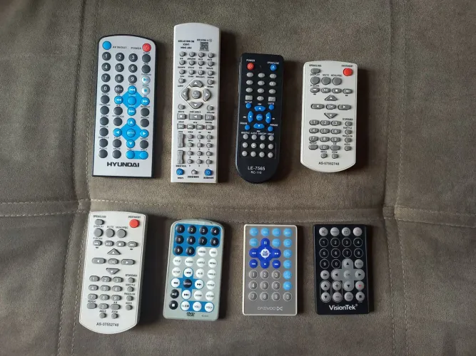 Controles remotos. Dvds. Varios