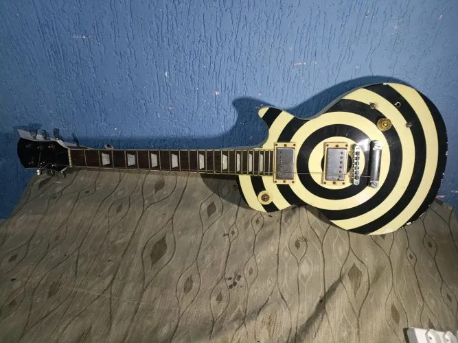 Guitarra elétrica zakk wylde ( com defeito sem corda)