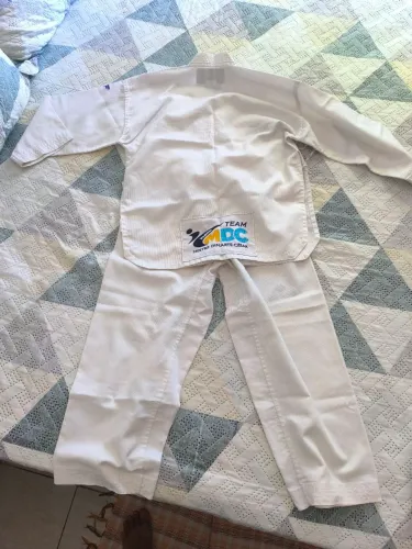 Kimono taekwondo menino.