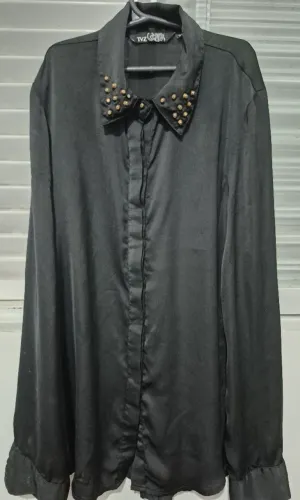 Camisa preta TVZ com detalhes no colarinho