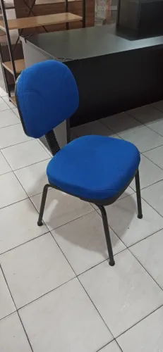 Cadeira estofada para escritório   