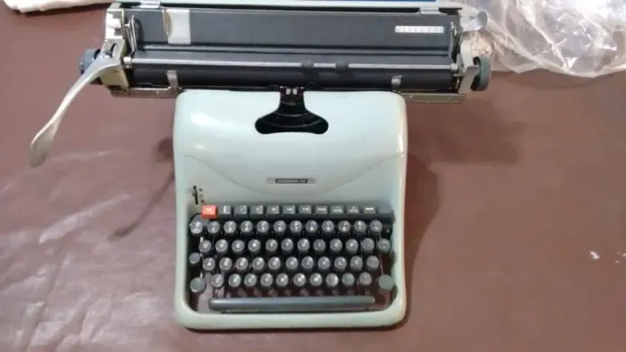 Máquina de escrever Olivetti