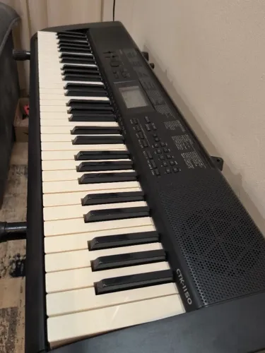 Teclado Casio CTK-1150 com suporte
