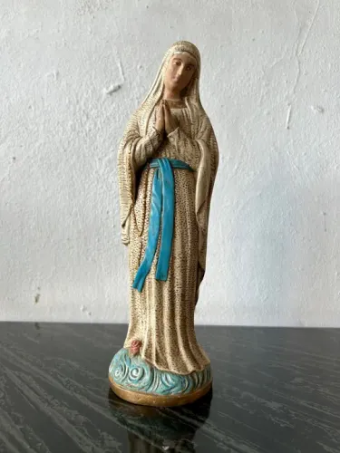 Estátua de Nossa Senhora de Lourdes