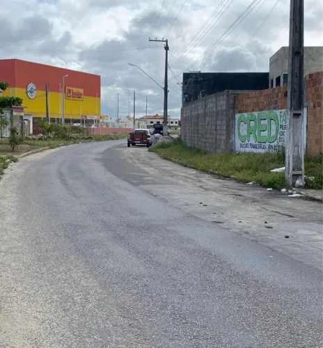 Vendo Terreno na Avenida do Albano 