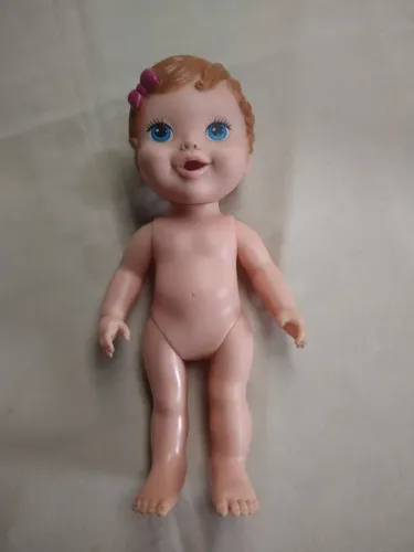 Boneca Babys Collection faz xixi da Super Toys.
