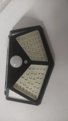 Luminária Solar com Sensor de Presença