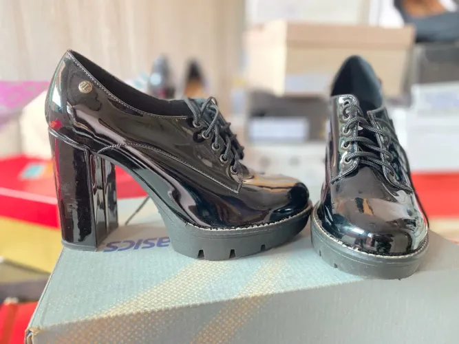 Sapato Feminino Oxford. Verniz preto