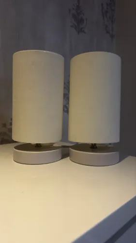 Conjunto de duas luminárias, as duas estão funcionando perfeitamente e vem com lâmpada 