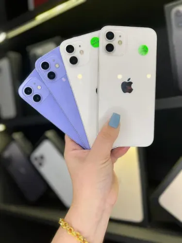 iPhone 12 usado lilás / branco