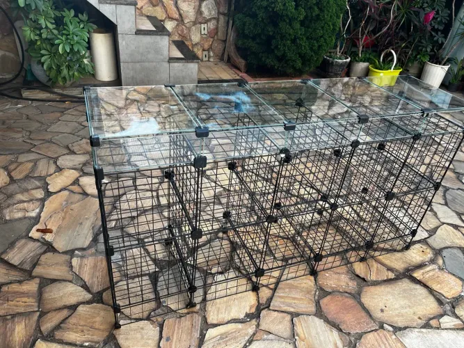 Estante Modular de Metal com Vidro