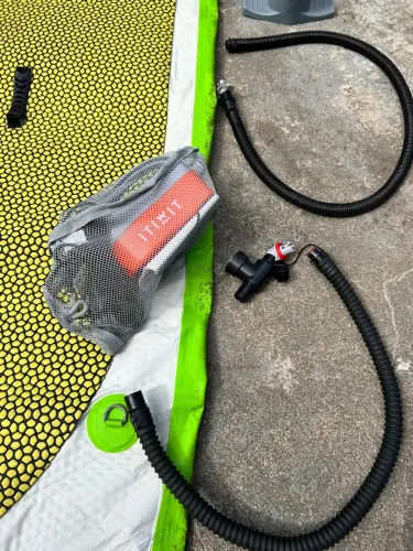 Conjunto de Stand Up Paddle Completo precisando colar em alguns pontos 