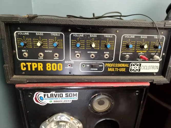 Amplificador ciclotron com caixa de som 