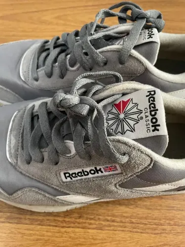 Tênis Reebok Classic Cinza - Conforto e Estilo