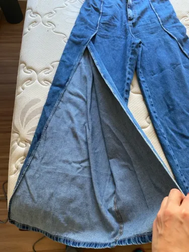 Calça Jeans com fenda lateral