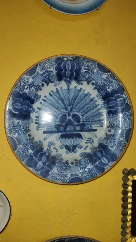 Prato pavão holandês sec XIX de faiaça Delft