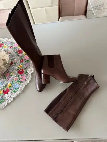 Bota em couro de legitimo usada 2 vezes linda!!!