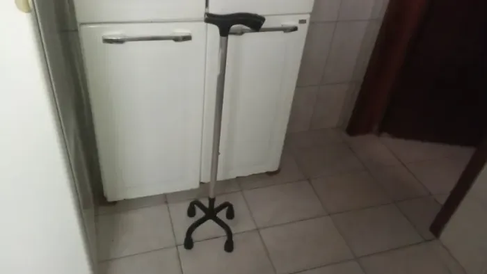 Bengala 4 apoios alumíno usadas 