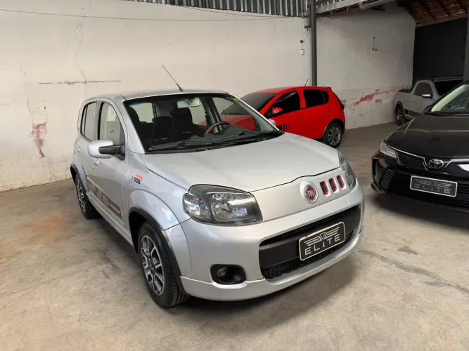 Fiat Uno Sporting 1.4 EVO Fire Flex 8V 4P 2012