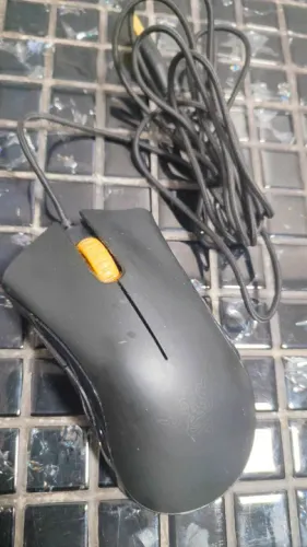 Mouse gamer Razer DeathAdder com LED
