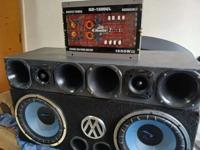 Som automotivo , módulo, 2 subi,4 cornetas, e 2 thuyter,pra vender 1,100 reais, *