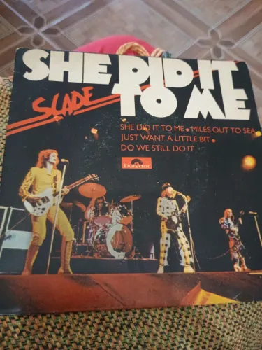 Compacto Slade 1975.