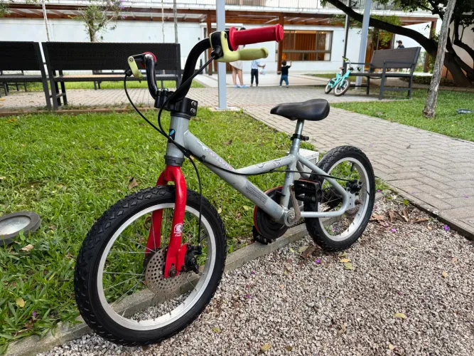 Bicicleta infantil BTWIN aro 16 CINZA 
