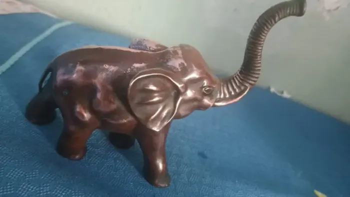 Elefante da sorte vintage em bronze fundido