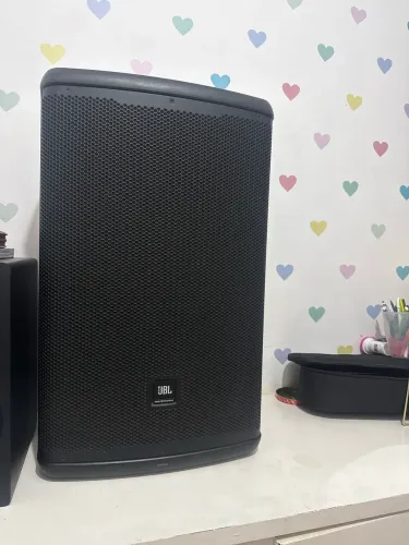 Caixa JBL EON 715