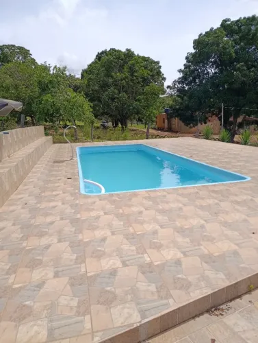 Vende-se uma chácara de cinco hectares com porteira fechada