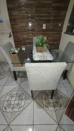 Conjunto sala jantar: mesa e aparador 