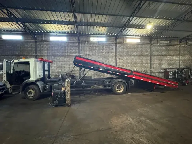 Caminhão Plataforma - Mercedes 1419 - Ano 22/22