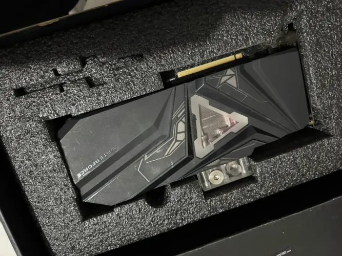RTX 2080ti Waterforce (defeito)