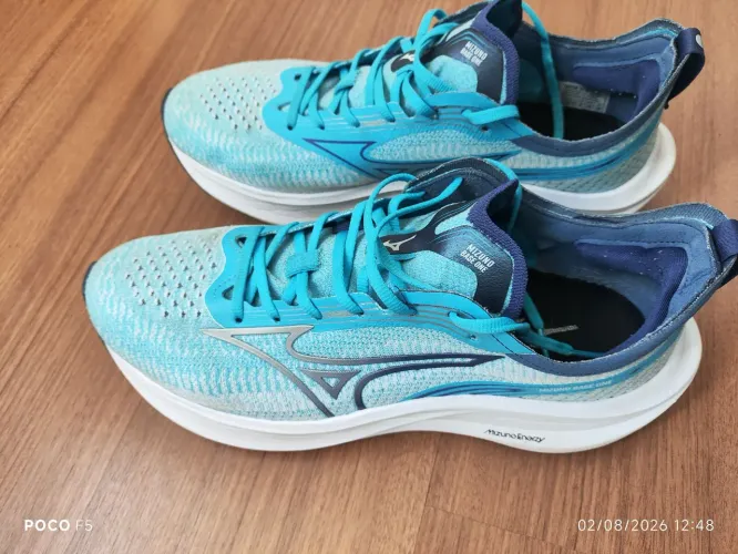 Tênis Mizuno base one, para corrida e caminhada.