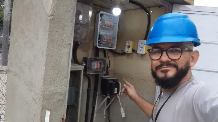 Eletricista credenciado Enel e light - com experiência e preço justo - aceito cartão