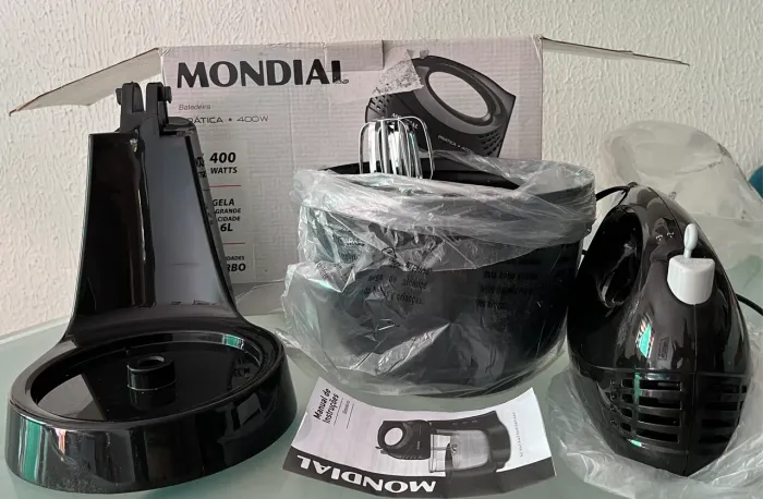 Batedeira MONDIAL preta.